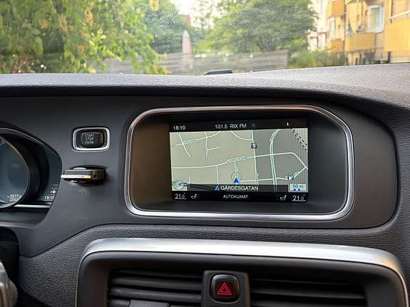 Volvo V40 Cross Country 21 of 25