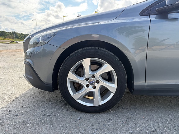 Volvo V40 Cross Country 8 of 25