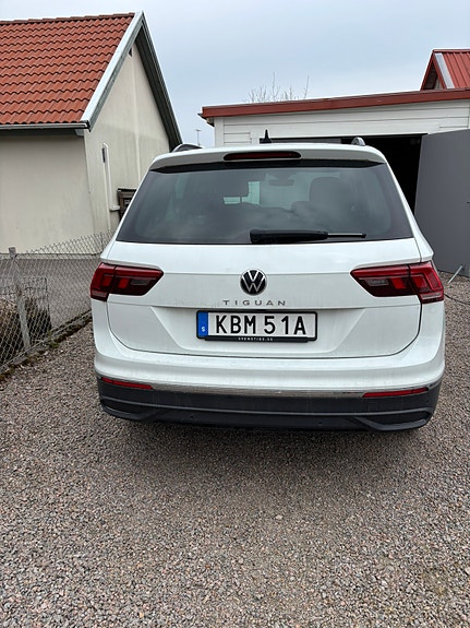 Volkswagen Tiguan 2 of 12