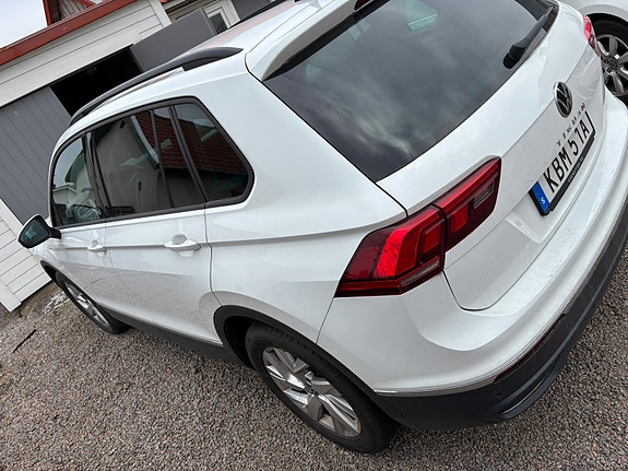 Volkswagen Tiguan 3 of 12