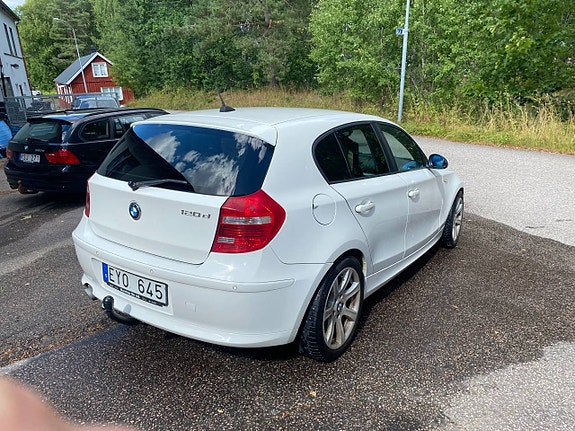 BMW 118d 4 of 7