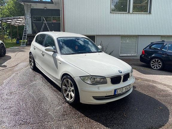 BMW 118d 2 of 7