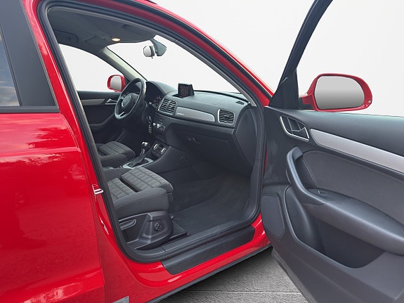 Audi Q3 16 of 30