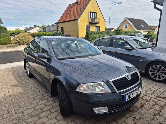 Skoda Octavia 2 of 5
