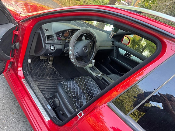 Mercedes-Benz C200 6 of 12