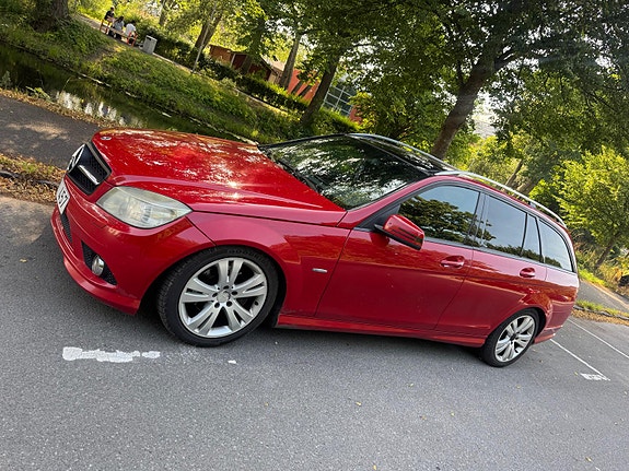 Mercedes-Benz C200 2 of 12