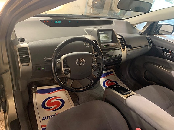 Toyota Prius 14 of 20