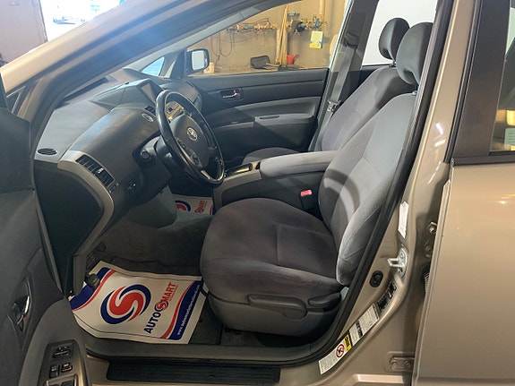 Toyota Prius 15 of 20