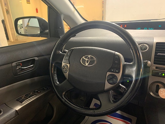 Toyota Prius 11 of 20