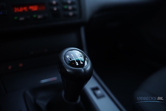 BMW 318i 14 of 17