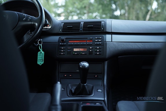 BMW 318i 11 of 17