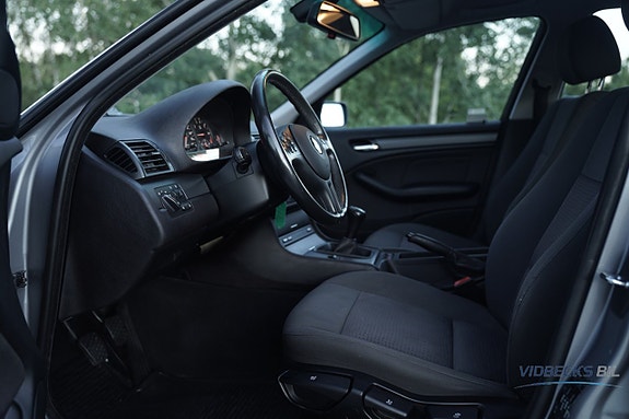 BMW 318i 6 of 17