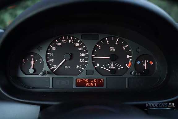 BMW 318i 12 of 17