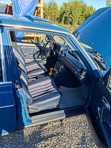 Mercedes-Benz 300 D 16 of 25