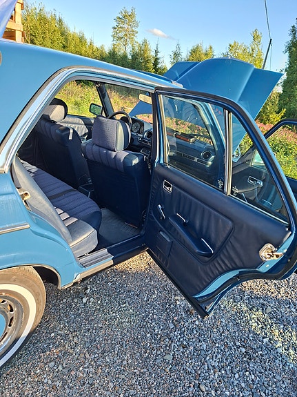 Mercedes-Benz 300 D 19 of 25
