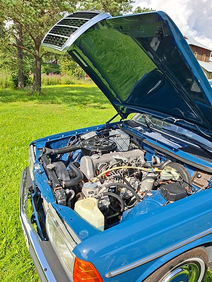 Mercedes-Benz 300 D 9 of 25