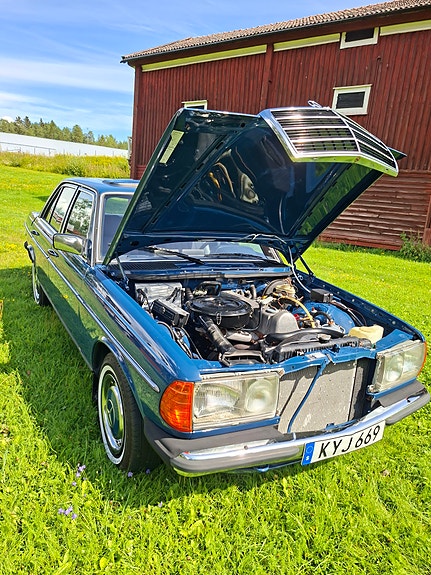 Mercedes-Benz 300 D 10 of 25