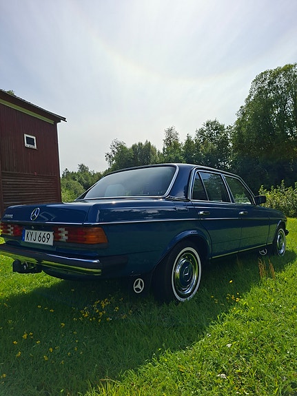 Mercedes-Benz 300 D 2 of 25