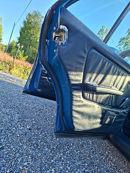 Mercedes-Benz 300 D 25 of 25