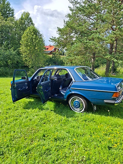 Mercedes-Benz 300 D 6 of 25