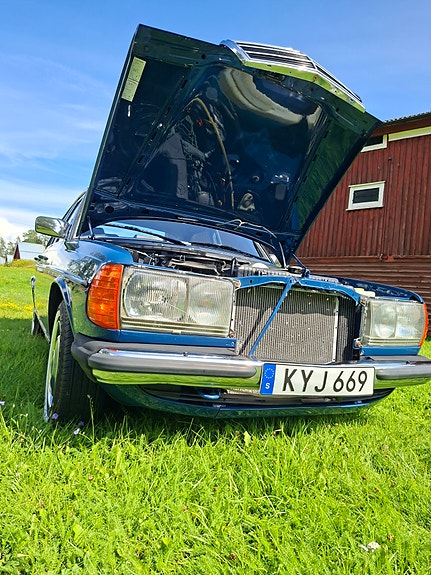 Mercedes-Benz 300 D 8 of 25
