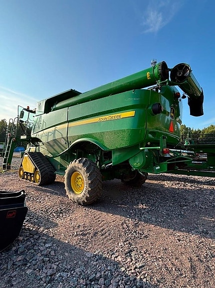 John Deere S 670 3 of 15