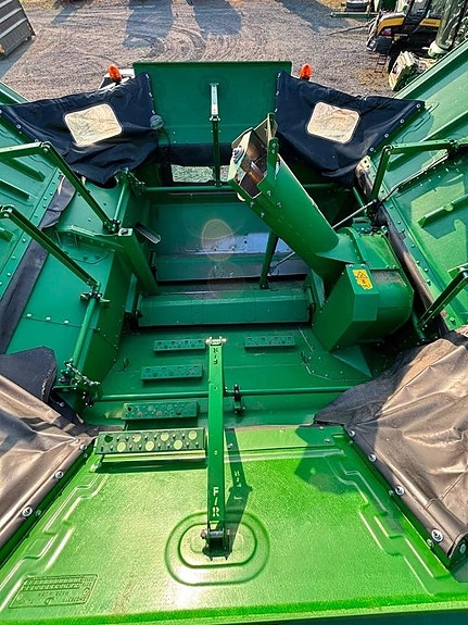 John Deere S 670 8 of 15
