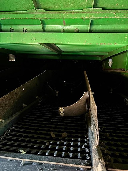 John Deere S 670 9 of 15