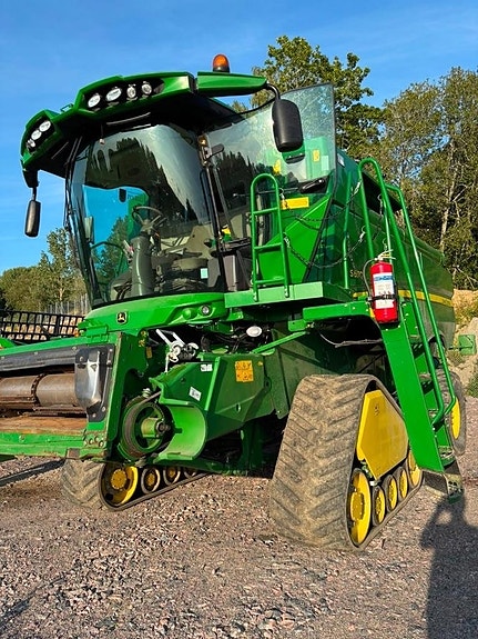 John Deere S 670 2 of 15