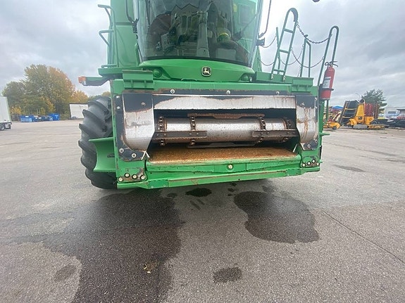 John Deere S 670 9 of 24