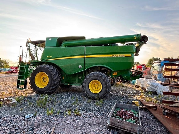 John Deere S 670 i 2 of 15