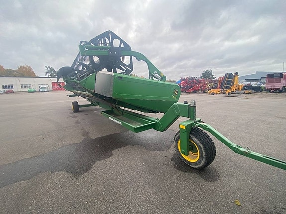 John Deere S 670 18 of 24