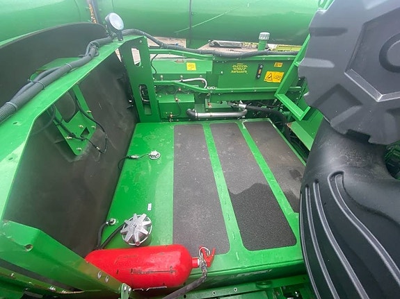 John Deere S 670 15 of 24