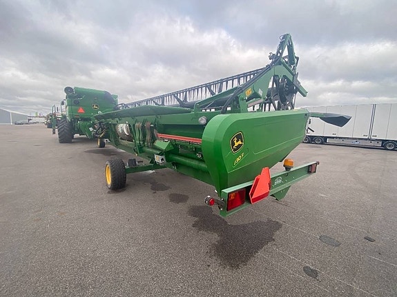 John Deere S 670 22 of 24