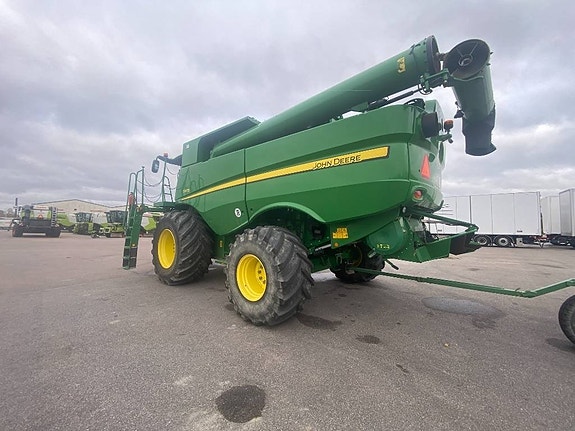 John Deere S 670 3 of 24