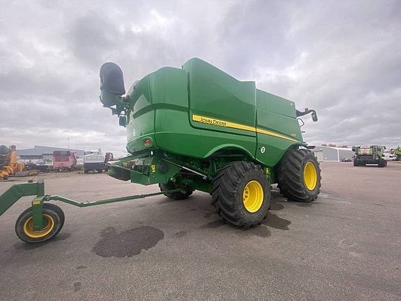 John Deere S 670 4 of 24