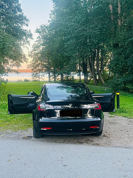 Tesla Model 3 2 of 5