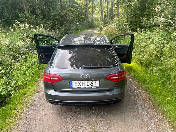 Audi RS4 2 of 12