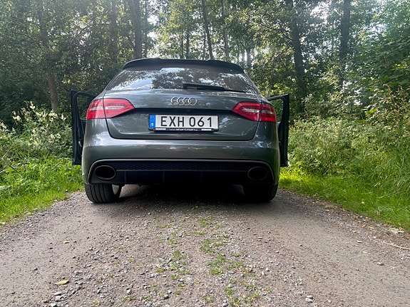 Audi RS4 3 of 12