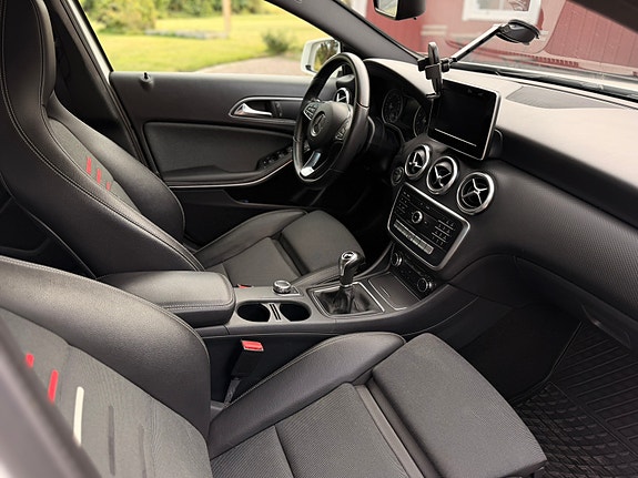 Mercedes-Benz A180 13 of 16