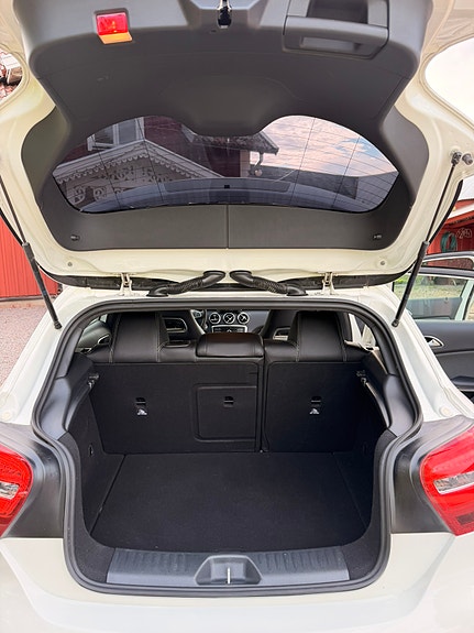 Mercedes-Benz A180 16 of 16