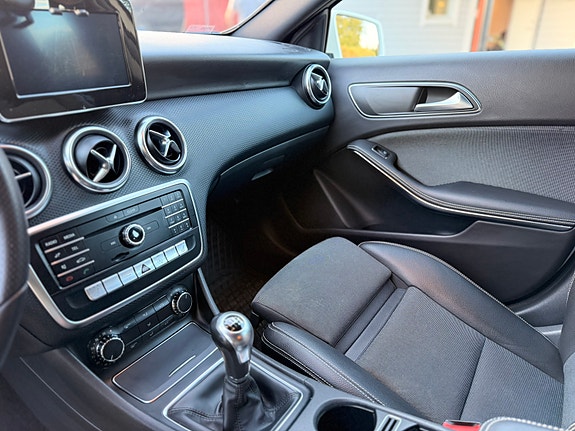 Mercedes-Benz A180 10 of 16