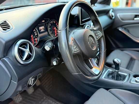 Mercedes-Benz A180 11 of 16