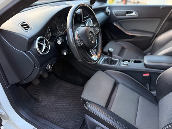 Mercedes-Benz A180 8 of 16