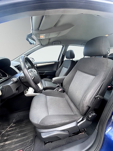 Opel Astra 8 of 15