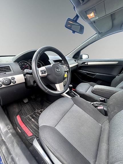 Opel Astra 9 of 15