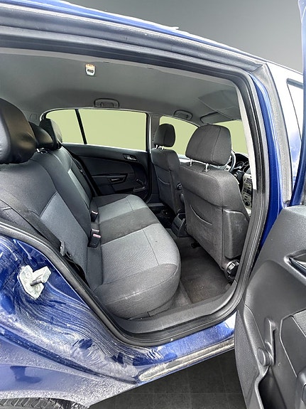 Opel Astra 14 of 15