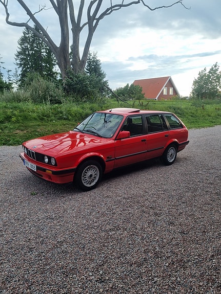 BMW 318i 4 of 12