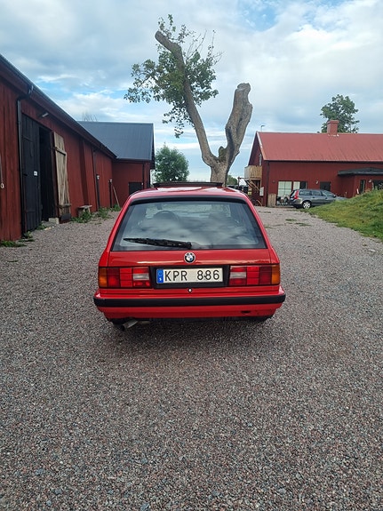 BMW 318i 6 of 12