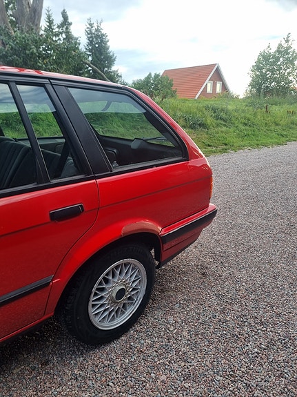 BMW 318i 12 of 12
